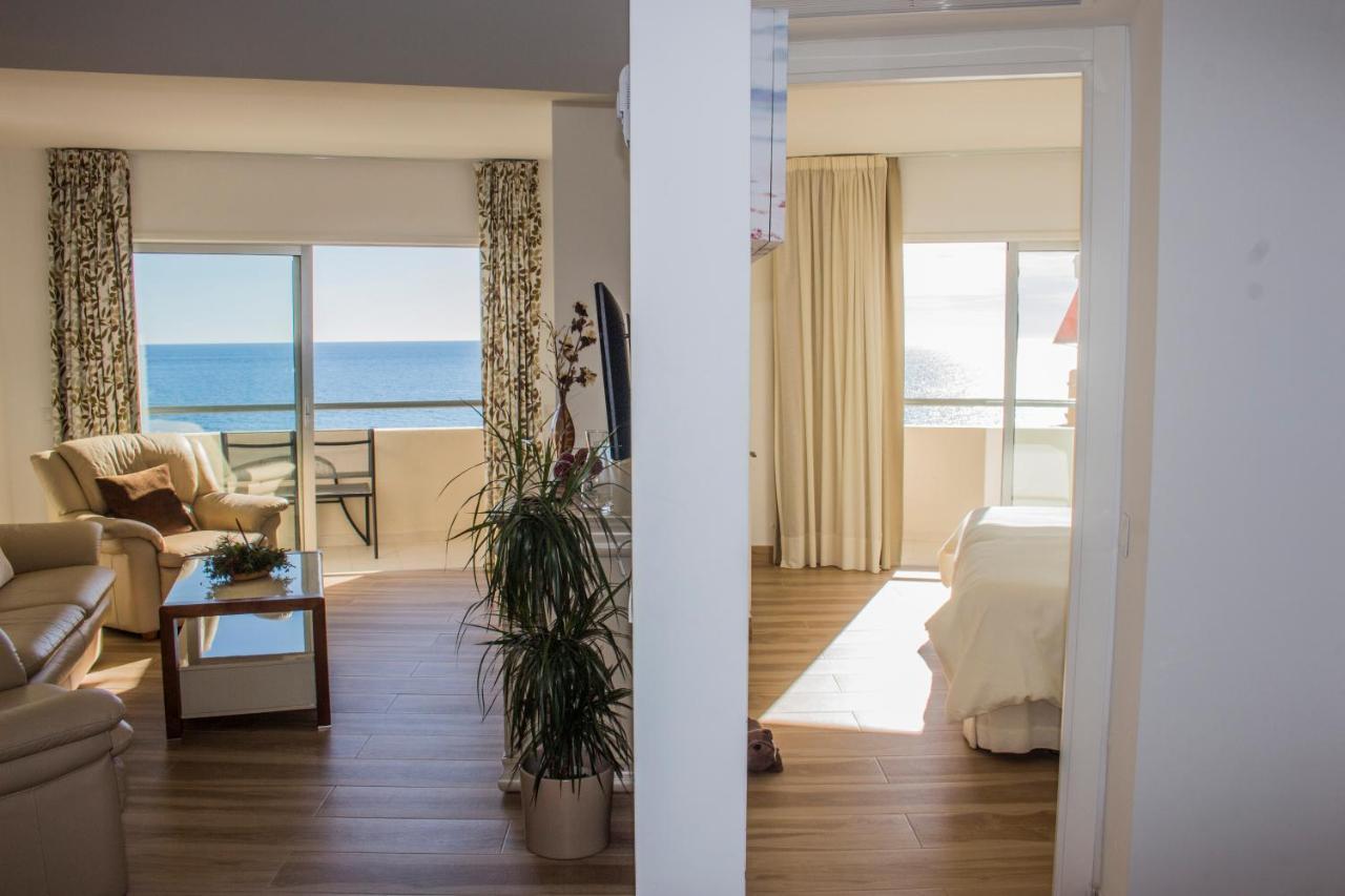 Beachfront Apartment In Fuengirola With Sea Views Ngoại thất bức ảnh