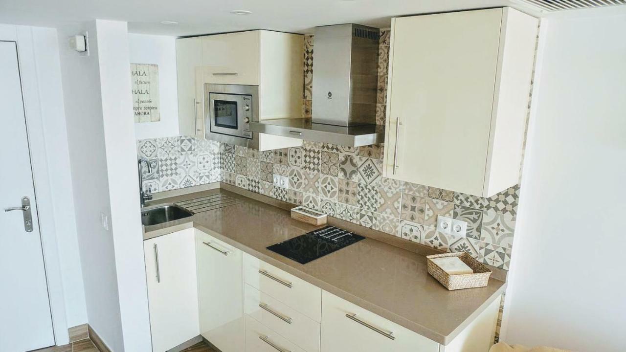 Beachfront Apartment In Fuengirola With Sea Views Ngoại thất bức ảnh